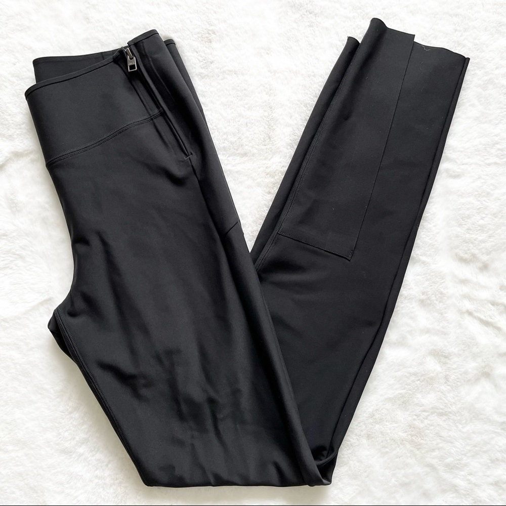 ATHLETA Interstellar Tight in Black Size 2 Travel Athleisure Commute MINIMALIST - Picture 8 of 8